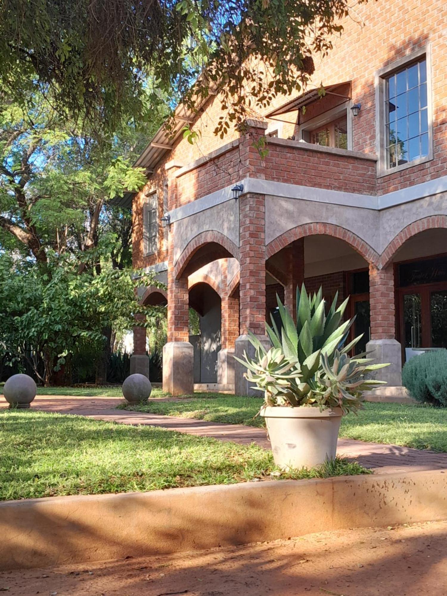 Tsumeb Theater Guesthouse Zewnętrze zdjęcie